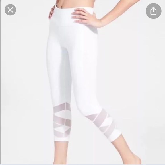 NWT NEW Athleta Pure White Mantra Capri Tight - Picture 3 of 7
